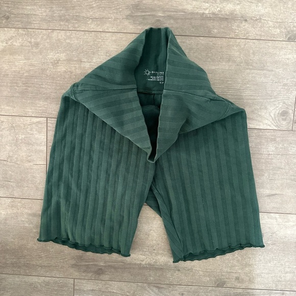 Offline by Aerie High Rise Bike Athletic Shorts 7” in seam
Euc size small - Picture 2 of 14